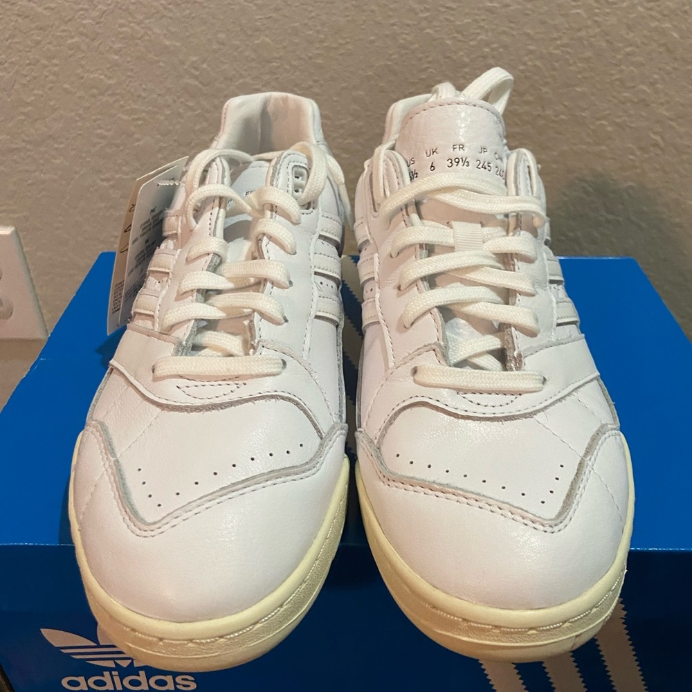 Adidas A.R. Trainer